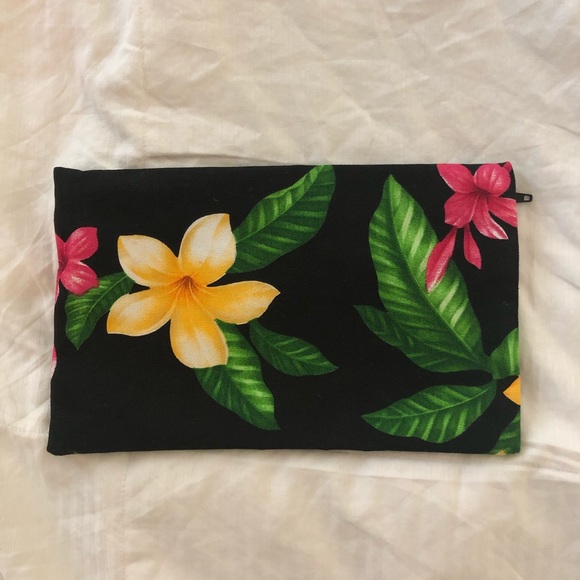 Local Design Pouch Made in Hawaii - Picture 2 of 3